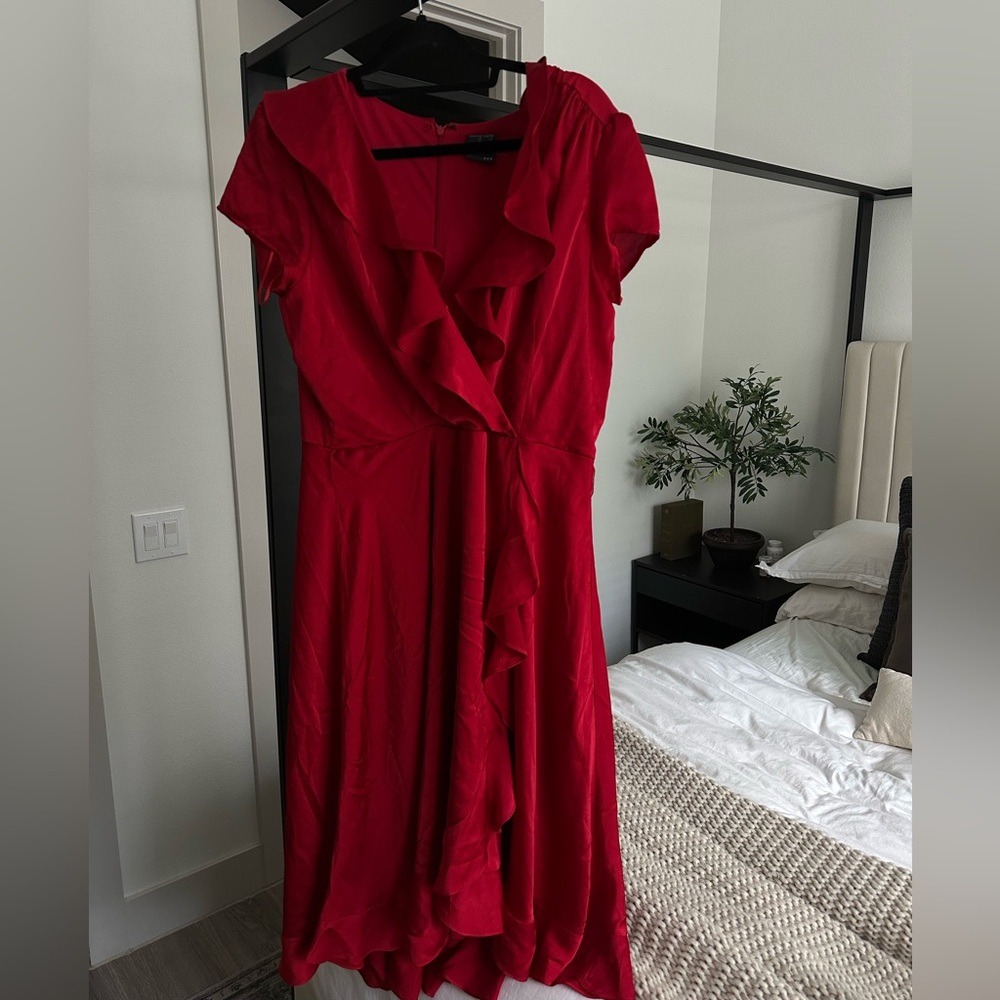 Chic Scarlet Midi Dress with Ruffle Detail